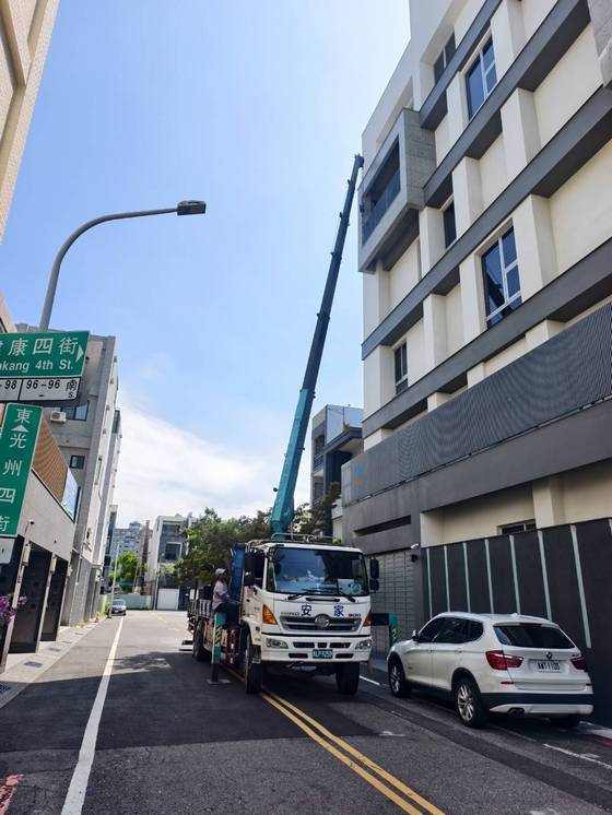 安平區 吊掛載運樹木 西港工程
