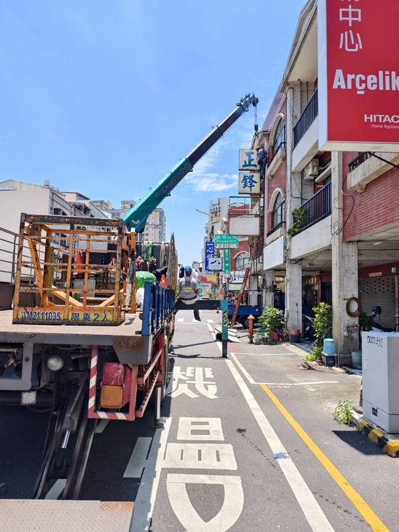 台南東區 拆除招牌工程