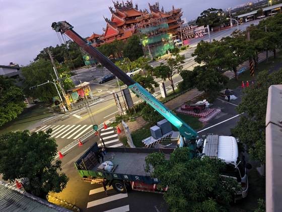 安平新南國小載運鎮海國小吊掛作業運輸