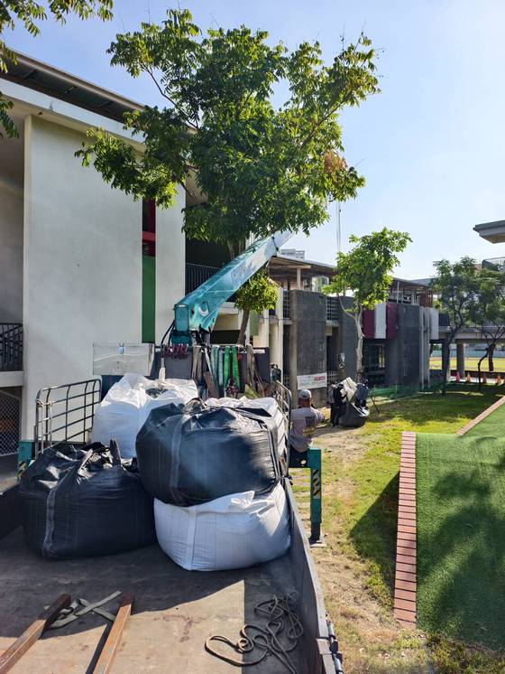 安平新南國小載運鎮海國小吊掛作業運輸