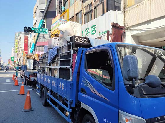 台南市中西區吊車